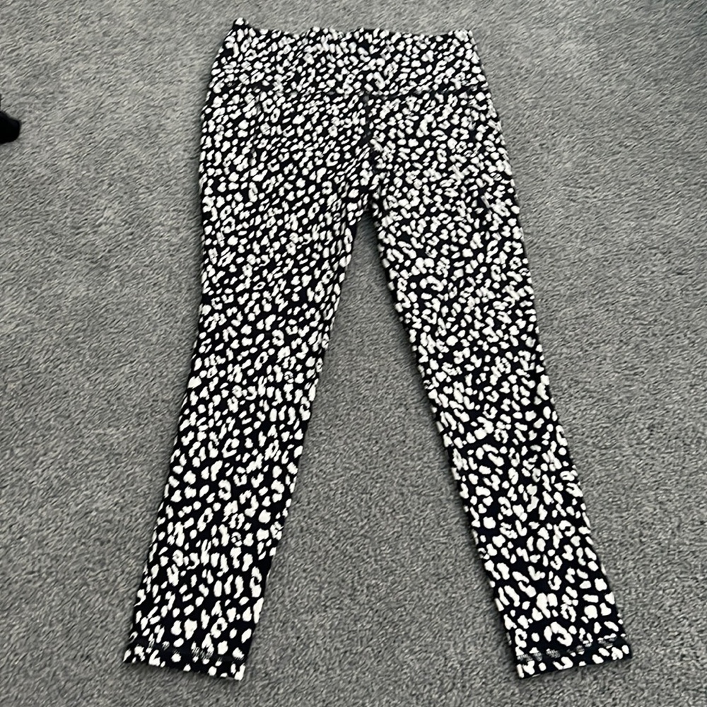 Athleta salutation 7/8 leggings